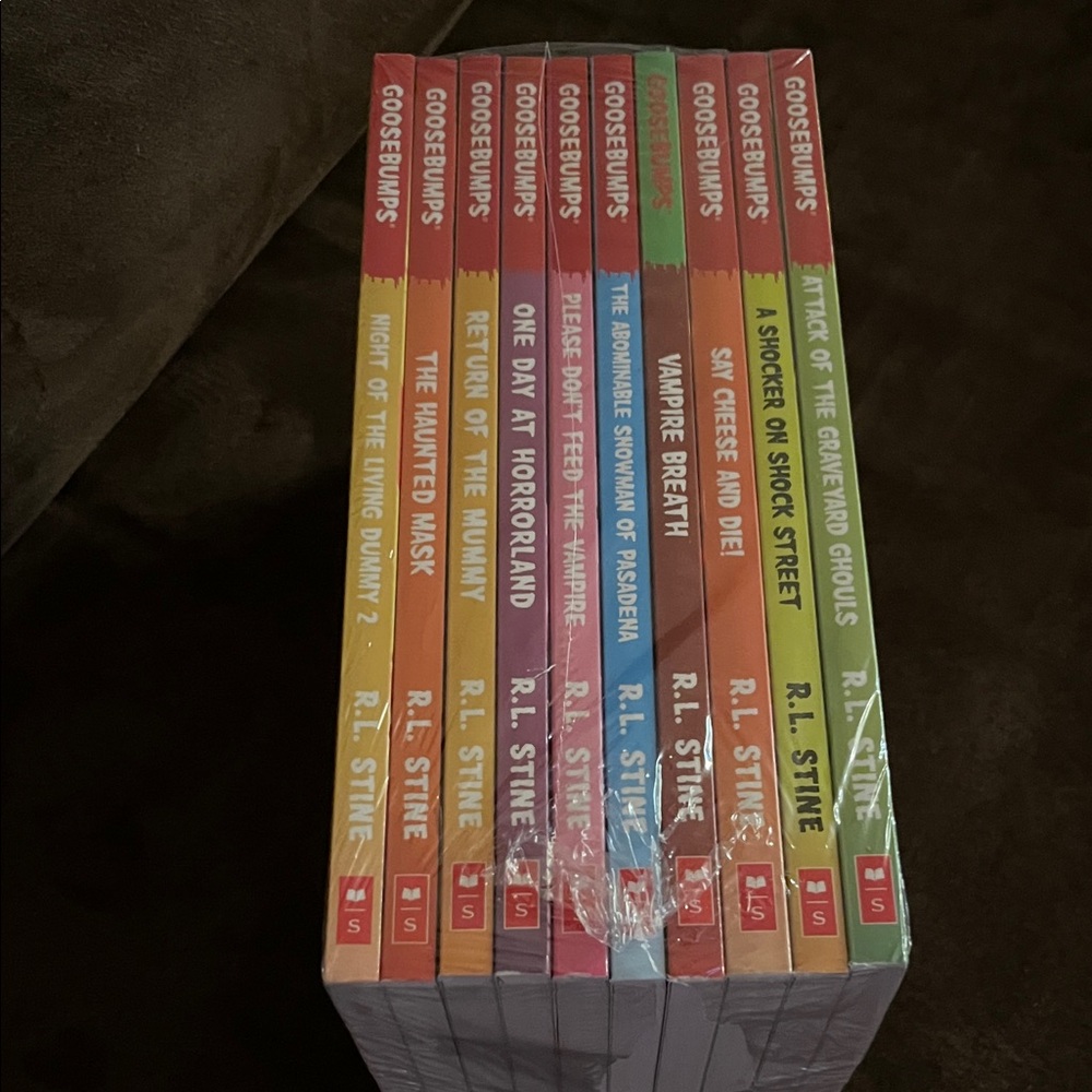 Goosebumps 'Attack of the Graveyard Ghouls' Book